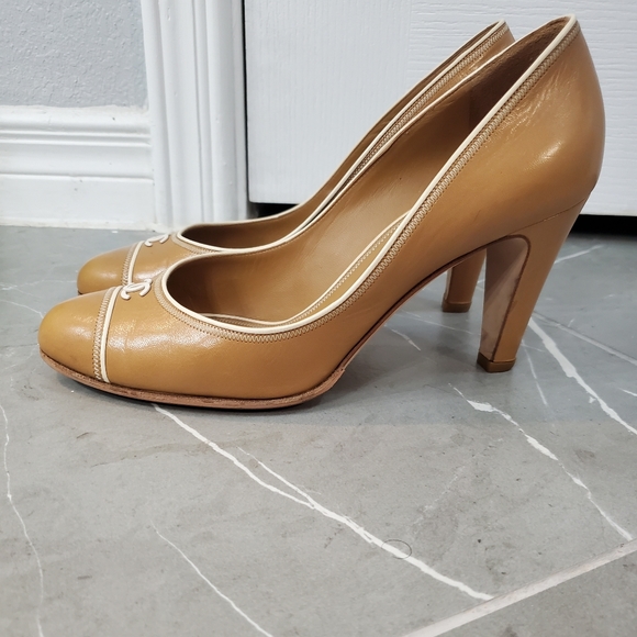 CHANEL CAMEL PUMPS CC DETAIL - Picture 12 of 14